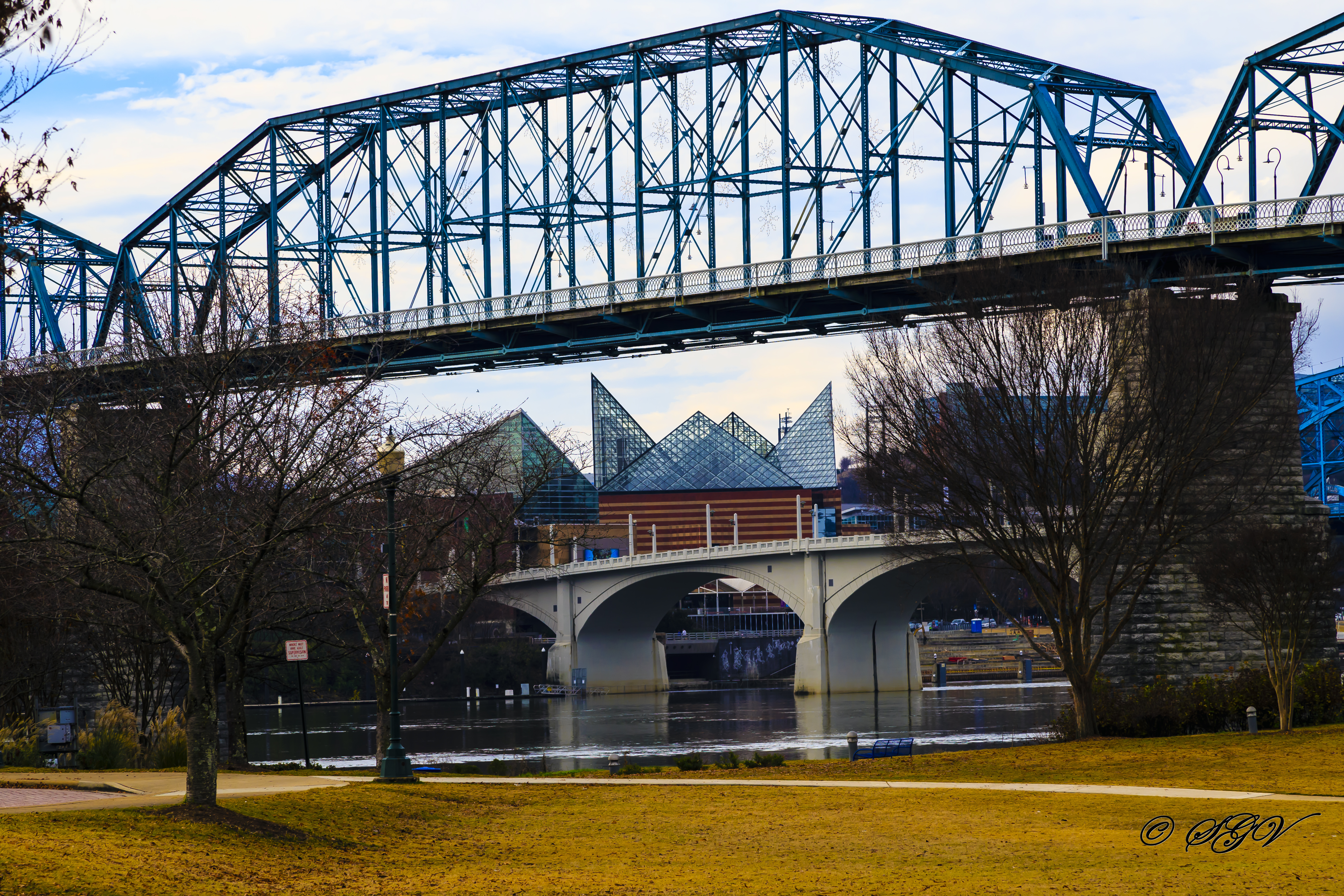 Aquariumviewthrubridge_Q8Z0173-Edit